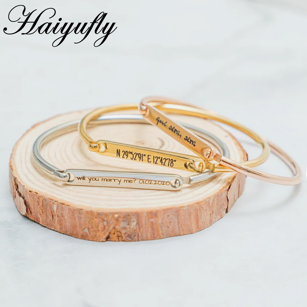 Coordinates Bracelet - Haiyufly 彫刻名馬蹄ブレスレットステンレス鋼パーソナライズされたテキストバングル女性男性調節可能な誕生日ジュエリーギフト